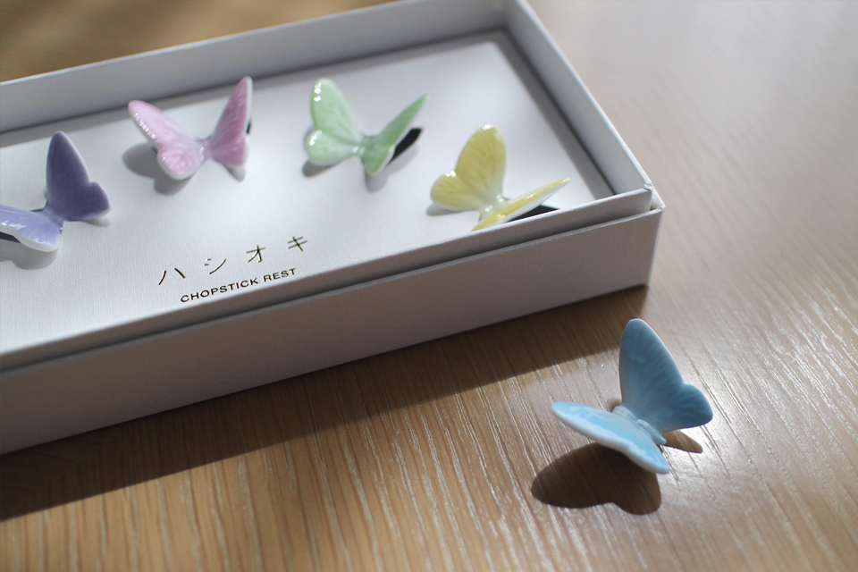 幸せの象徴として愛されている蝶モチーフの箸置き 4f Shiseido The Tables News Topics Shiseido The Store 資生堂